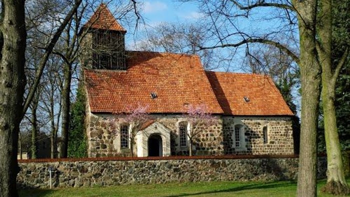 Dorfkirche Deutsch Wusterhausen von außen