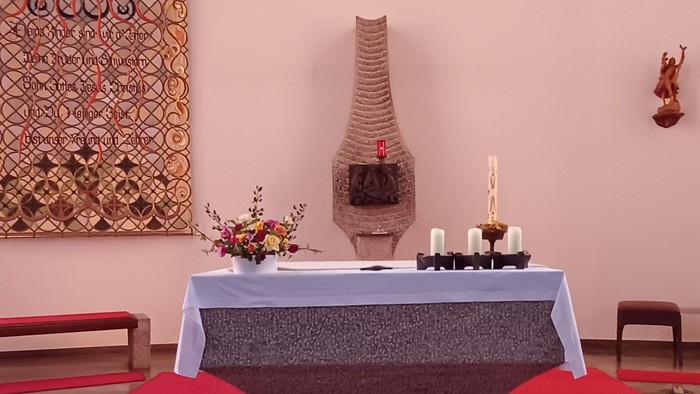 Kirche Maria Königin Altar