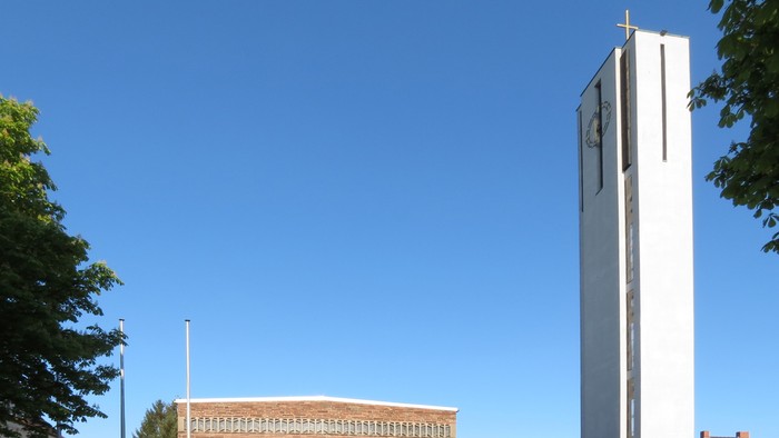 Gebäude der Kirche und Turm von St. Elisabeth in Hanau-Kesselstadt