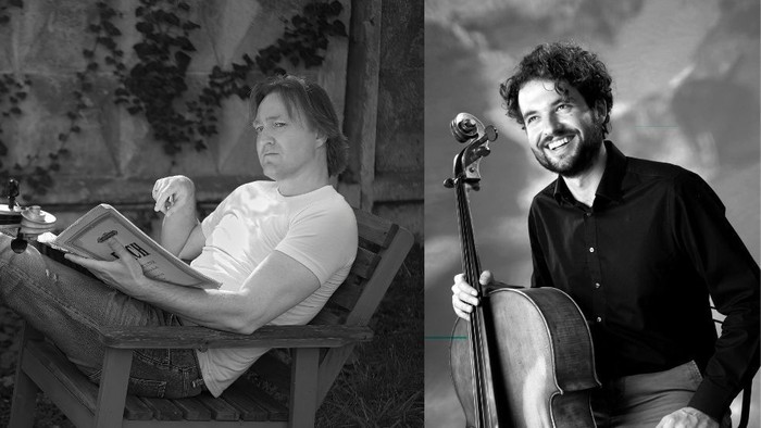 Ein Mann spielt Klavier, ein anderer spielt Cello