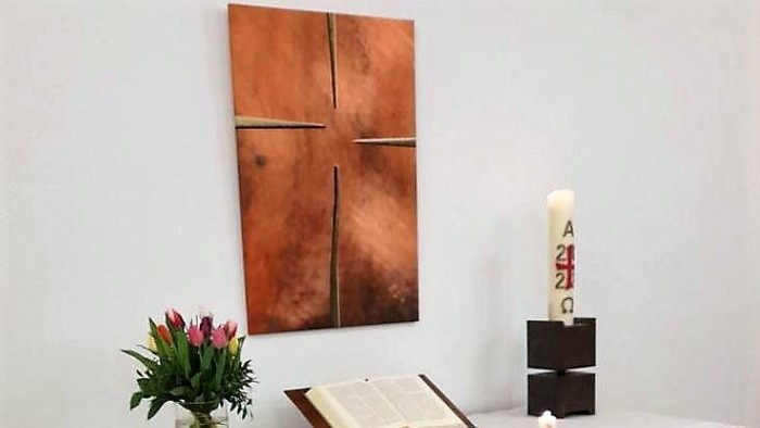 Altar im Gemeindesaal an der Thomaskirche