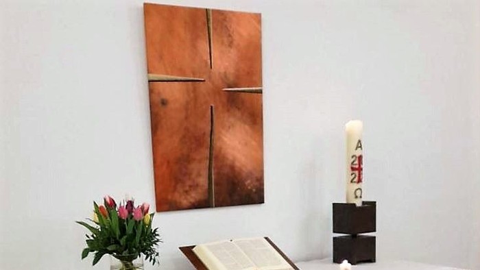 Altar im Gemeindesaal an der Thomaskirche