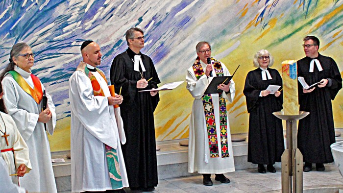 Pfarrer:innen der altkatholischen, röm-katholischen und evangelischen Gemeinden beim Ökumen. Gottesdienst zur Einheit der Christen 2025
