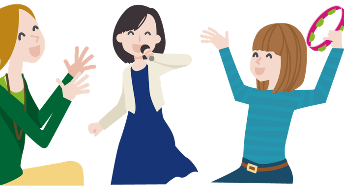 Piger synger og er glade