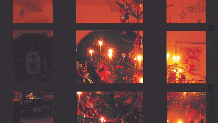 Nøgler og lys på røde billeder