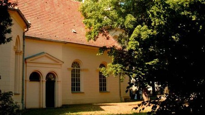 Kreuzkirche KW von außen