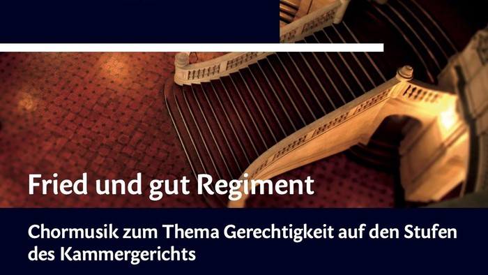 Chormusik zum Thema Gerechtigkeit auf den Stufen des Kammergerichts