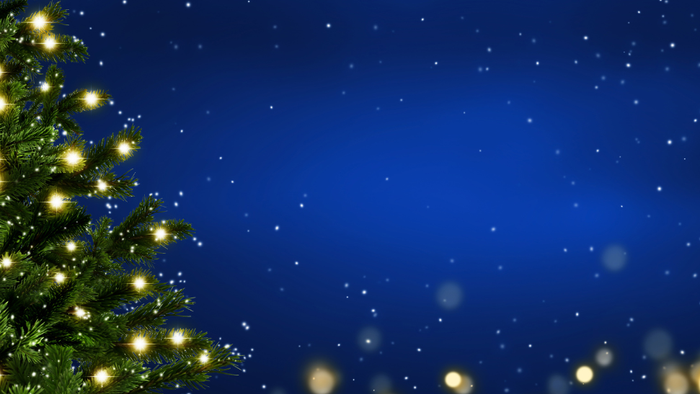 En juletree med lys og stjerner på en blå himmel