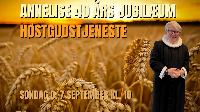 Mand i svart drag forelder foran skilt med 'Annelise 40 års jubilæum'