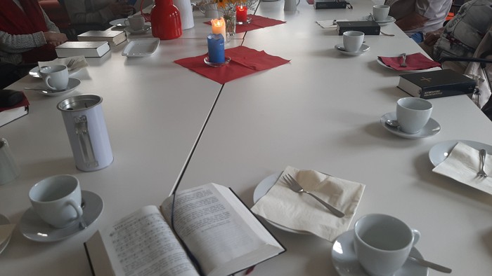 Gedeckter Kaffeetisch