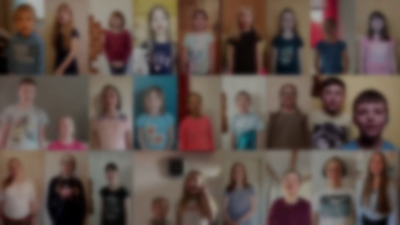 Viele Menschen in einem Videokonferenz-Meeting