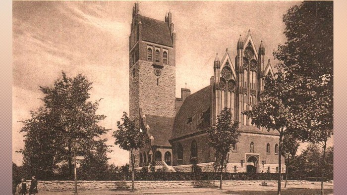 Historische Postkarte mit der Königin-Luise-Kirche Anfang 1900