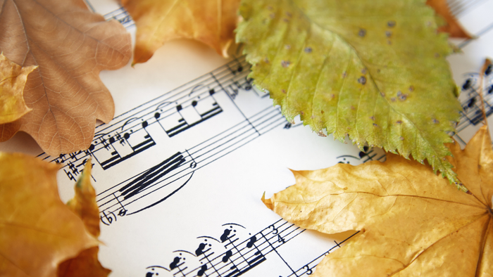 Autumnblade på musiknoter
