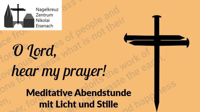 Nagelkreuz, eine brennende Kerze, Titel und Datum der Veranstaltung.