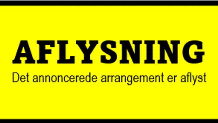 Gul plade med svart tekst: 