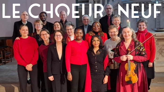 Une photo de groupe du Choeur Neuf, un ensemble choral dont les membres portent des tenues rouges, avec une personne jouant du violon.