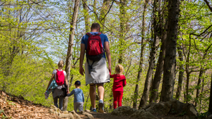 Familie_wandern.png