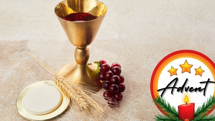 Weinkelch und Hostien