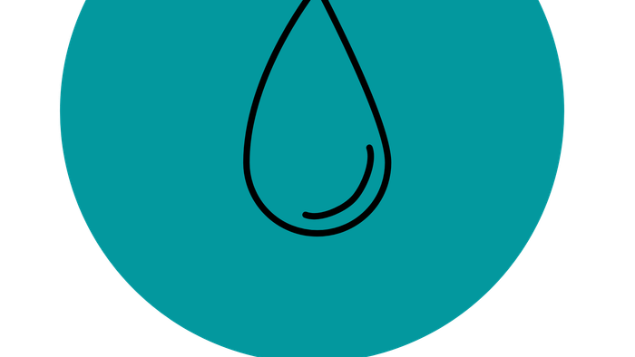 Ein einzelner Tränentropfen in der Mitte eines blauen Kreises.