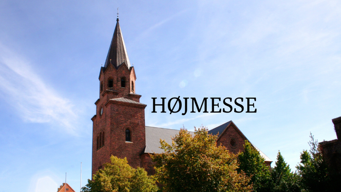Højmesse Kirke mod et klart blå himmel.