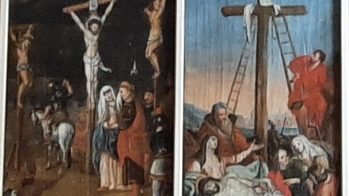 Zwei religiöse Gemälde zeigen die Kreuzigung Christi und die Pietà mit umgebenden biblischen Figuren.