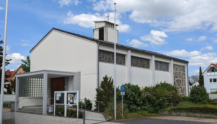 Kirche_St_Michael_Ruesselheim.jpg