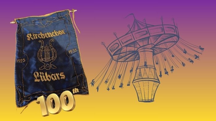 Alte Fahne mit Text 'Kirchenchor Lübars - 1925 bis 1935', darunter die Zahl 100, daneben ein Karussell