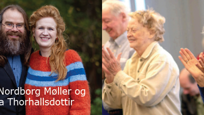 En glædelig familie og en gruppe ældre klapper i applaus