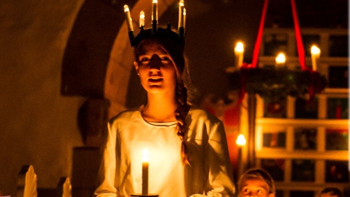 Børnegudstjeneste: Vores dygtige børnekor gør Lucia. Torsdag d. 12. december kl. 17.00.