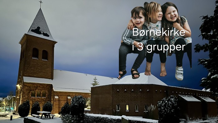 En snedækket kirkegårdsscene med tre børn på taget, mærket *