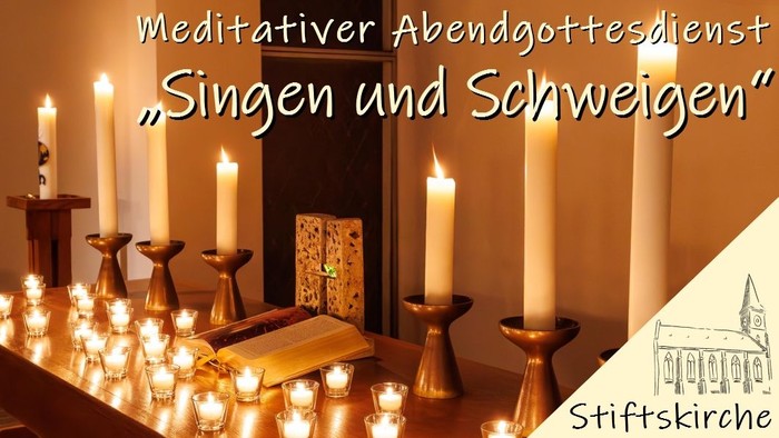 Altar Stiftskirche mit brennenden Kerzen