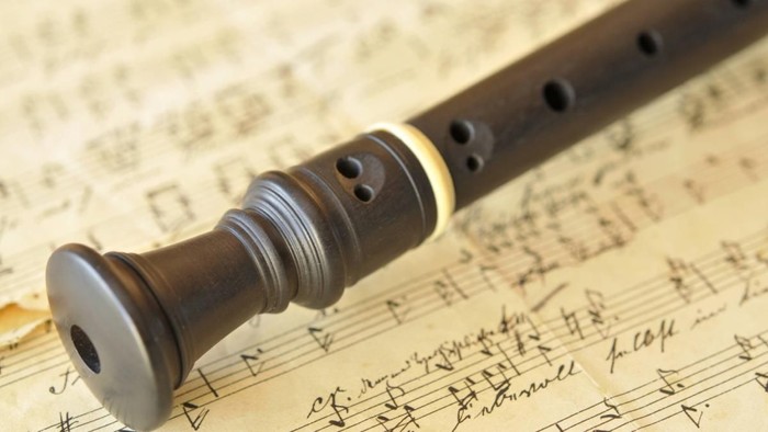 Blockflöte auf Notenblatt