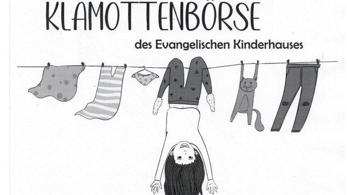 Eine verspielt-skizzenhafte Darstellung einer Wäscheleine mit aufgehängter Kleidung und einer kindlich-verschmitzten, auf dem Kopf stehenden Zeichnung beim Basar eines evangelischen Kindergartens.