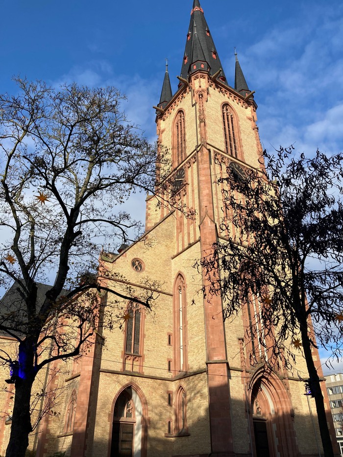 Apostelkirche aussen.jpg