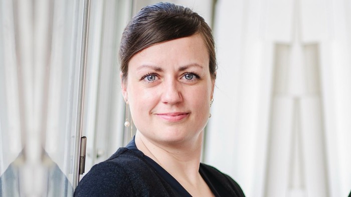 Organist Tina Christensen klædt på til koncert