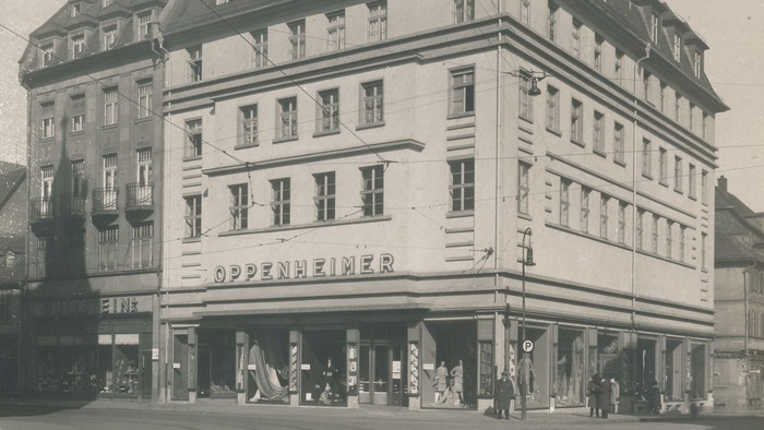 Historische Aufnahme des Kaufhauses Oppenheimer, das sich bis in die 1930er Jahre in Besitz einer jüdischen Familie war