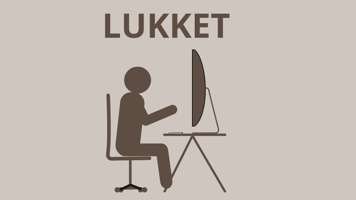 Person sidder ved computer.
