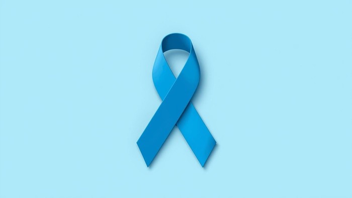 Et ensomt blå ribbon på en blå baggrund