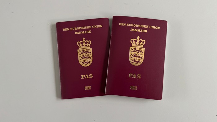 To pasporte fra Den Europæiske Union, Danmark