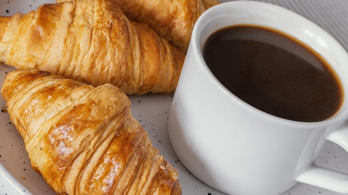 kaffe og croissant