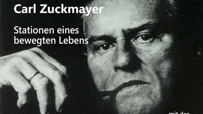 Plakatwerbung für eine Sonntagsveranstaltung mit Carl Zuckmayers Lebensgeschichte sowie Auftritten der Tom Bombadil Folkband und Petra Fluhr.