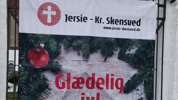 Julbanner på kirkeporten