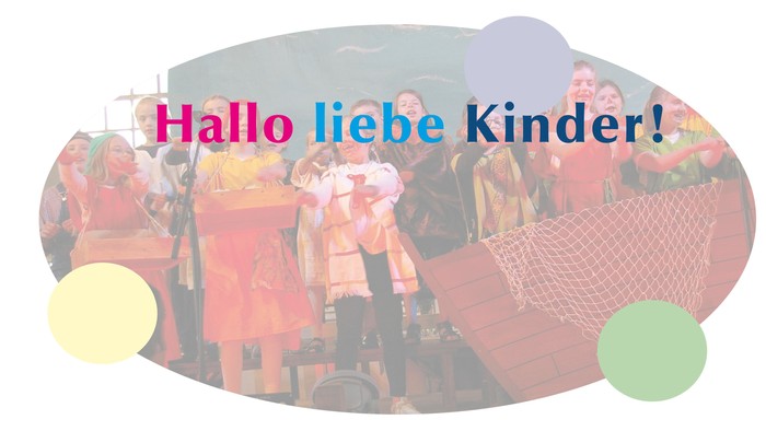 Kinder begrüßen neue Freunde mit offenen Armen