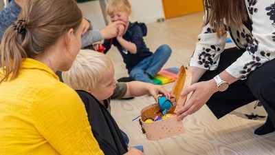 Barn til Minikor får et rasleæg som ligner en lille mus. 