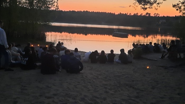 Eine Andacht im Sonnenuntergang