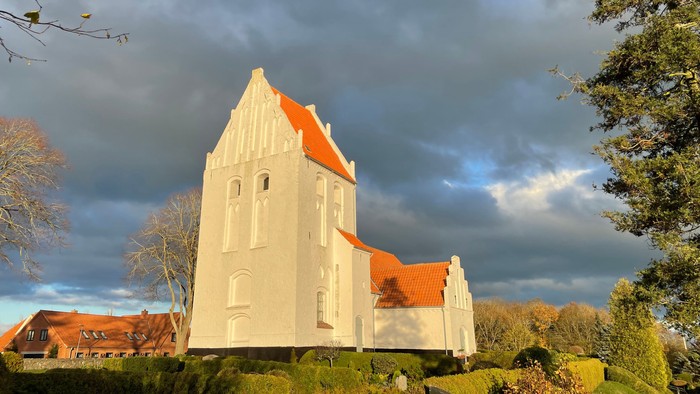 Nørre Aaby kirke efterår