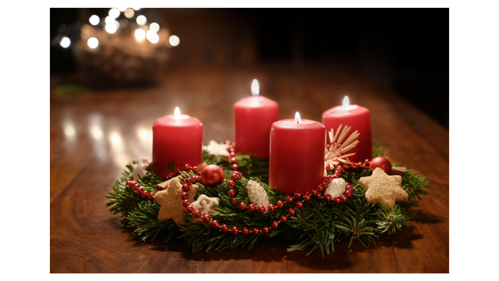 adventskrans med tændte lys