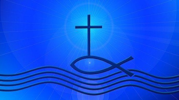 Ein Kreuz auf einem Wellenband vor blauem Hintergrund