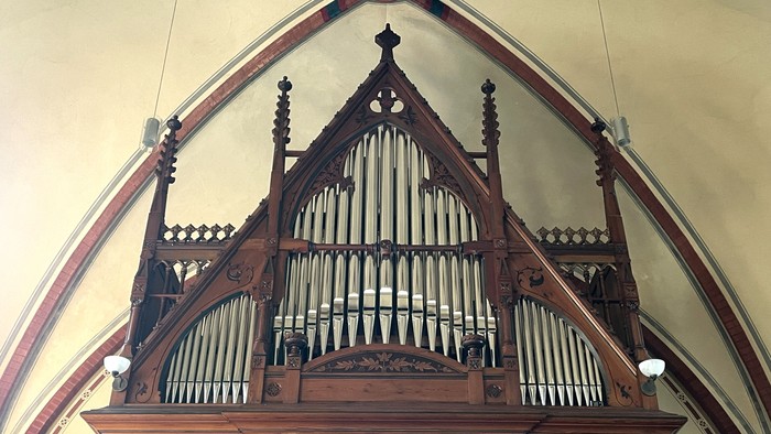 Orgelprospekt Geltow nach Restaurierung 2025
