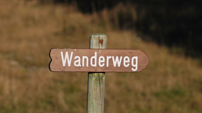 Holzschild mit der Aufschrift